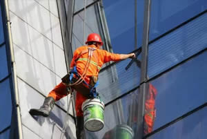 深圳蜘蛛人幕墙清洗